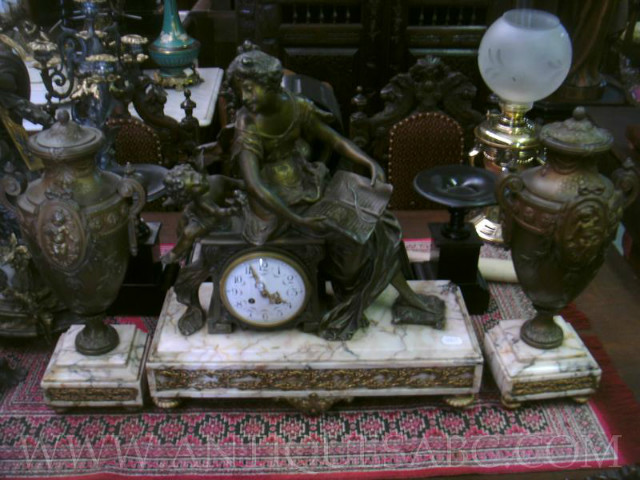 mantelpiece garniture clock