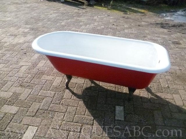 cast iron bathtub