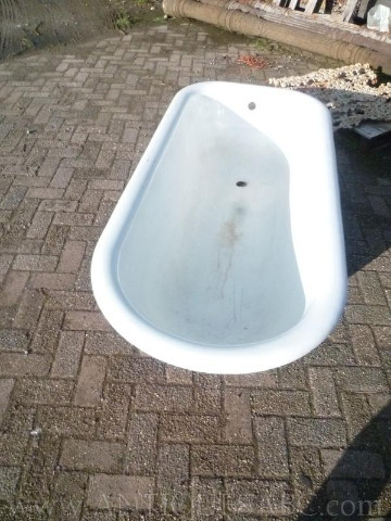 cast iron bathtub