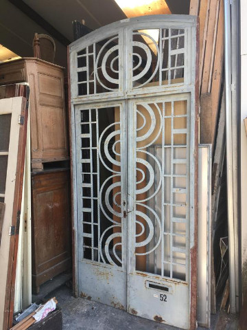 double entrance door iron with tympanon