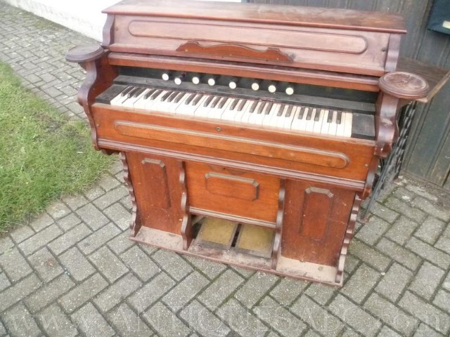 harmonium pump organ