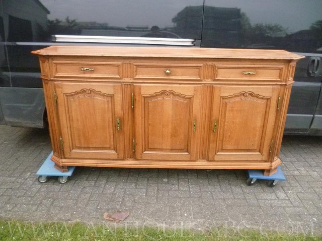 oak 3 door dresser